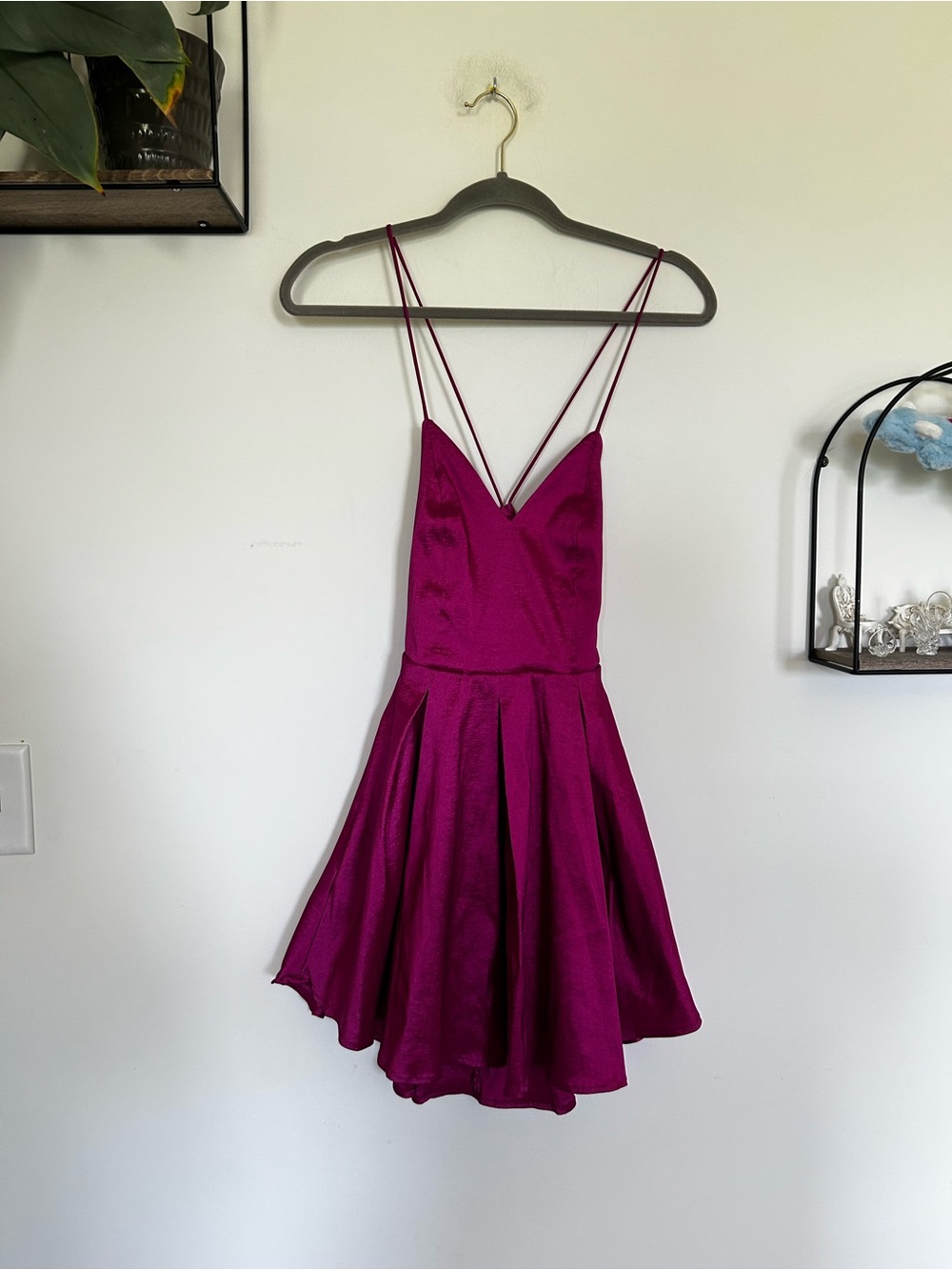 Lucy in‎ the Sky Magenta V Neck Strappy Open Back Mini Dress Size Small